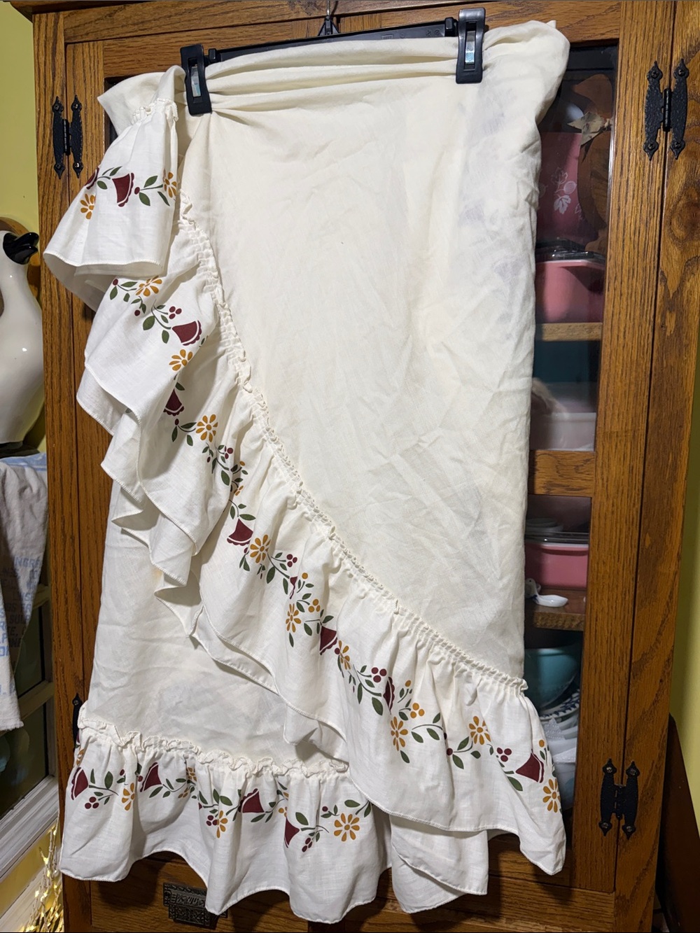 Vintage Cottagecore handmade Cream Ruffled Floral tulip round tablecloth